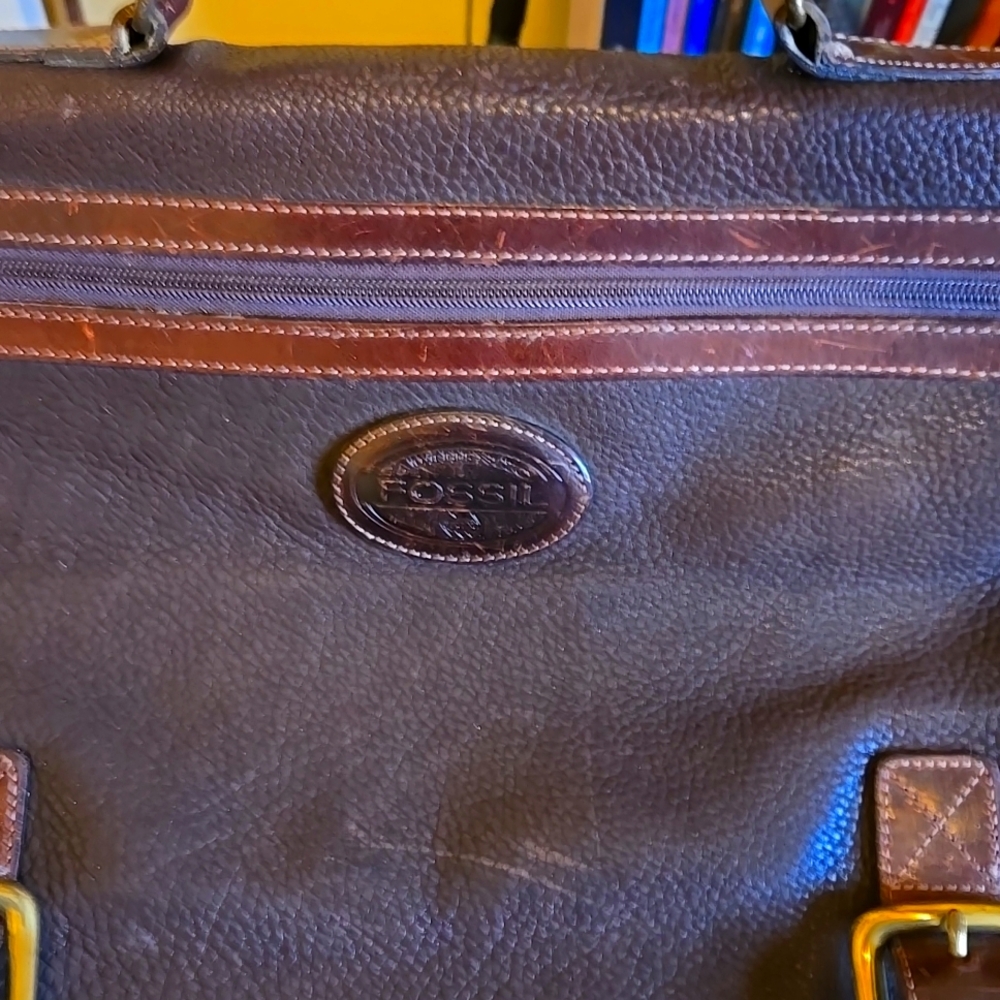 Vintage Fossil leather briefcase. 11 individual pockets plus additional storage.